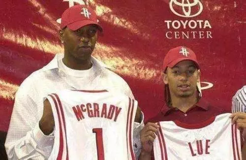 斯基拉：曼奇尼已与萨德签约1+2年，续约后年薪800万欧（斯基拉：曼奇尼加盟萨德签1+2合同，续约年薪达800万欧元）