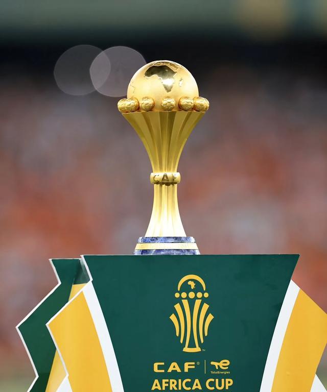 李玮锋：联赛中轴都是外援造成国足没人，这两年踢球孩子多了（李玮锋：外援占据联赛中轴致国足青黄不接，近两年踢球的孩子明显增多）