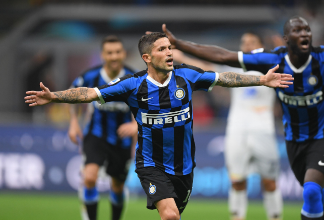 国内首个残疾人铁人三项赛事开赛，134名运动员角逐19金（中国首届残疾人铁人三项揭幕，134名选手争夺19枚金牌）