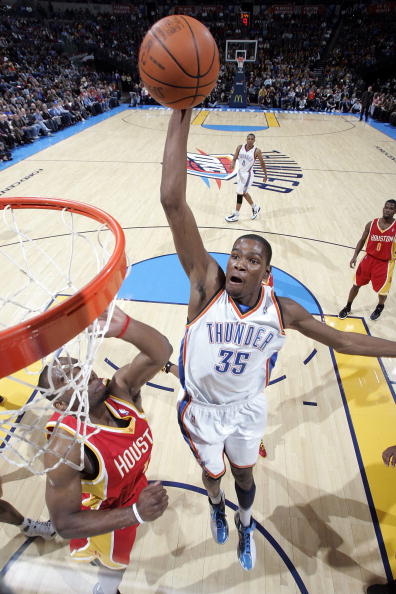 新一期身价排行榜：亚马尔领跑，穆西亚拉与奥利塞保持不变（最新身价榜出炉：亚马尔位居第一，穆西亚拉与奥利塞维持原值）