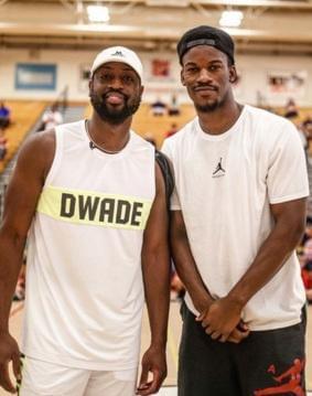 因伤退出国家队后，亚马尔目前已回到巴塞罗那（伤退国家队后，亚马尔已返回巴塞罗那）