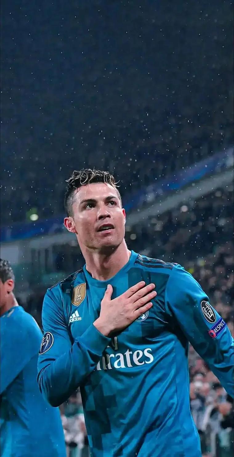 点射得分，凯文-迪克斯成为历史首位在德甲进球的印尼球员（凯文-迪克斯点球破门，成为德甲史上首位进球的印尼球员）