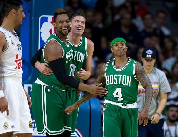 门将连续零封对手，稳定后防（门将连场零封，后防稳若磐石）