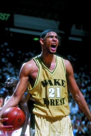 心念老东家！奥斯卡社媒晒照观看海港vs柔佛亚冠比赛（奥斯卡社媒晒照观海港vs柔佛亚冠，心系老东家）