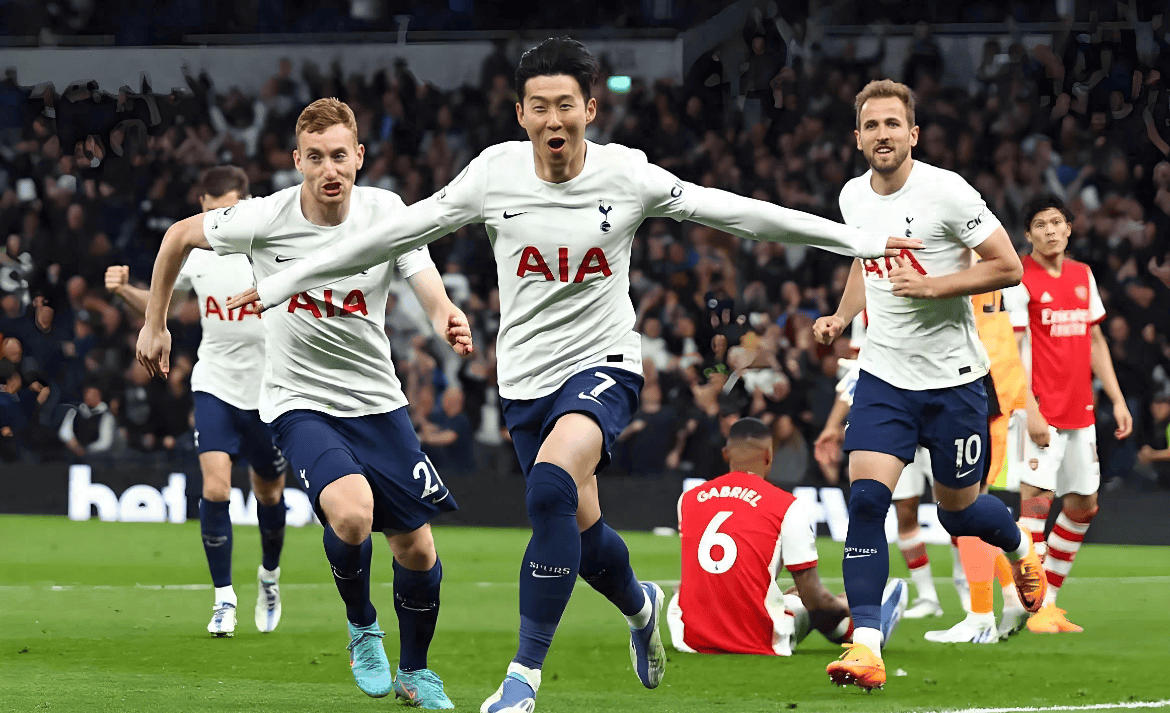 帅白龙罗超连KO四将，勇夺全国自由搏击75公斤级冠军！（帅白龙罗超连KO四将，问鼎全国自由搏击75公斤级冠军）