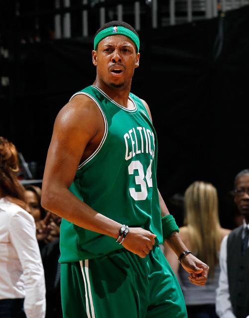 基恩谈阿诺德被嘘：红军球迷极力嘘一个本地孩子，还觉得很有风度（基恩评阿诺德遭嘘：利物浦球迷狂嘘自家本土小将，却自以为有风度）