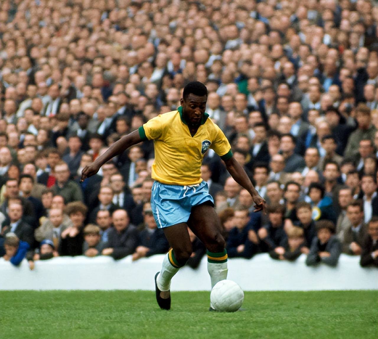 26年状元大热AJ-迪班萨，打球越来越美如画!（AJ-迪班萨成2026状元热门，球风愈发赏心悦目）