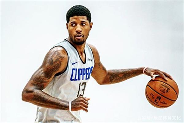 解锁新身份，美女球员艾丽莎-莱曼将成为米兰冬奥会火炬手（从绿茵到奥运火炬：美女球员艾丽莎-莱曼出任米兰冬奥会火炬手）