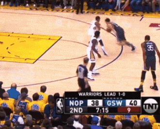 皇马在国家德比后失利，阿隆索面临下课危机，巴萨趁机领跑，西甲争冠形势严峻。（国家德比失利令皇马受挫，阿隆索帅位告急，巴萨乘势领跑，西甲争冠风云突变）