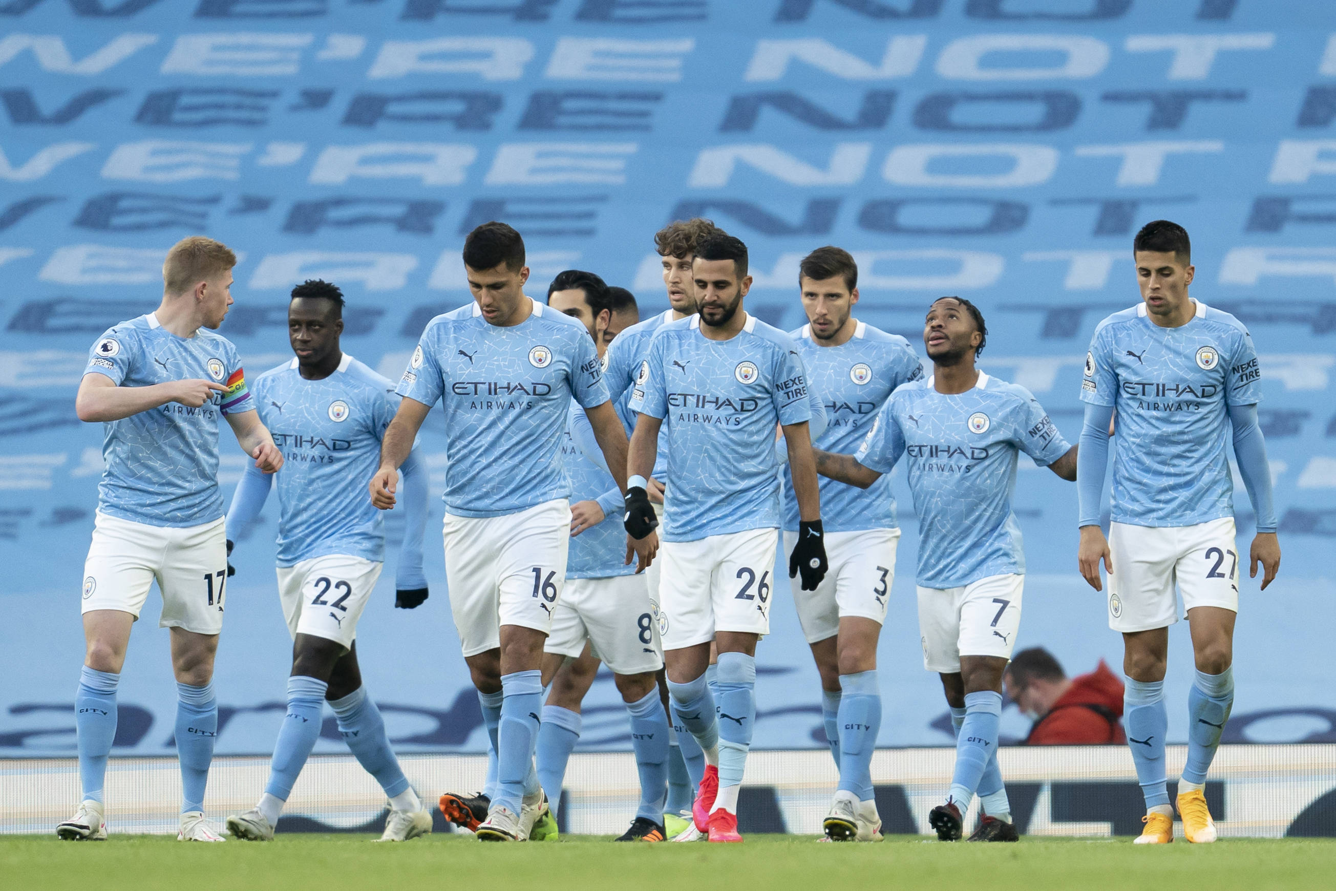 ATP总决赛第5日综述：阿卡3连胜锁定年终第一，德米纳尔赢球晋级（ATP年终总决赛第5日回顾：阿尔卡拉斯三连胜锁定年终第一，德米纳尔告捷晋级）