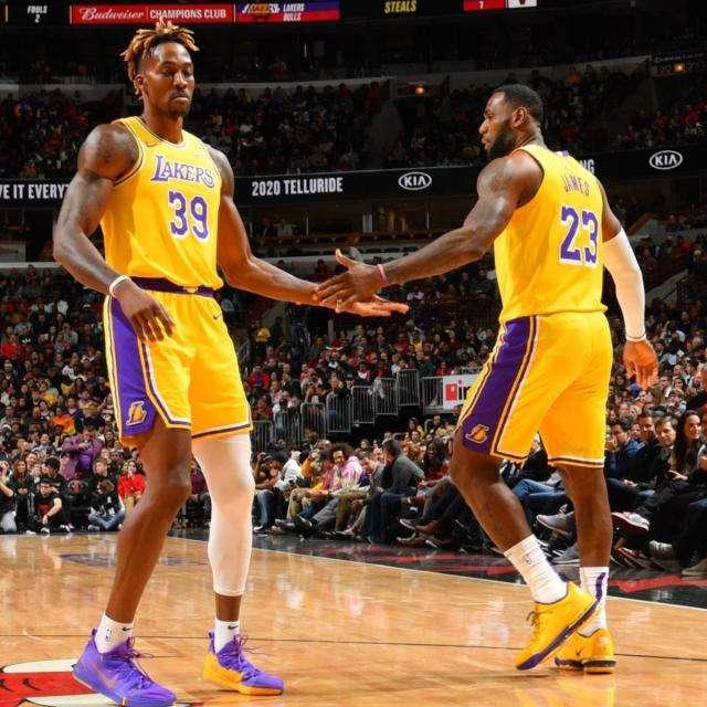 R.I.P.，佛罗伦萨小将理查德森的父亲、前NBA球星迈克尔-理查德森去世（前NBA球星迈克尔-理查德森辞世，佛罗伦萨小将理查德森痛失父亲）