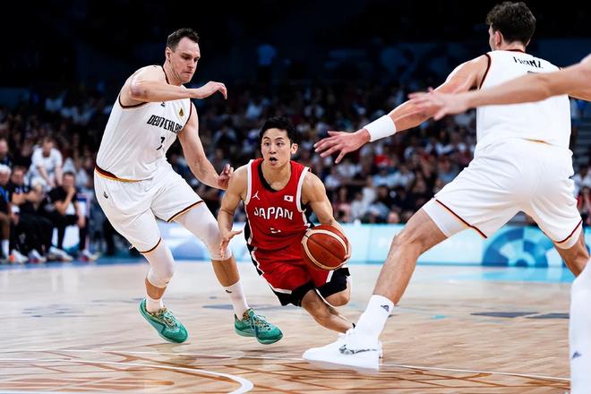 中国球员留洋要分几步走？看看日本足球的“参考答案”（中国球员留洋路线图：日本足球的可借鉴方案）