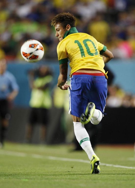 世体：巴萨教练组认为拉菲尼亚和佩德里的回归是希望所在（世体：巴萨教练组将拉菲尼亚与佩德里的复出视为重燃希望的关键）