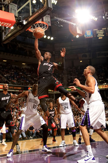 翻修球场，“连滚带爬”为的是“从从容容”（球场整修：今日“连滚带爬”，换来明日“从容不迫”）