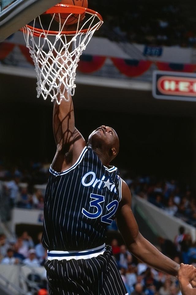 谁是被哈维·阿隆索召唤参加对阵塞尔塔比赛的胡安·马丁内斯？（哈维·阿隆索征召出战塞尔塔的胡安·马丁内斯是谁？）